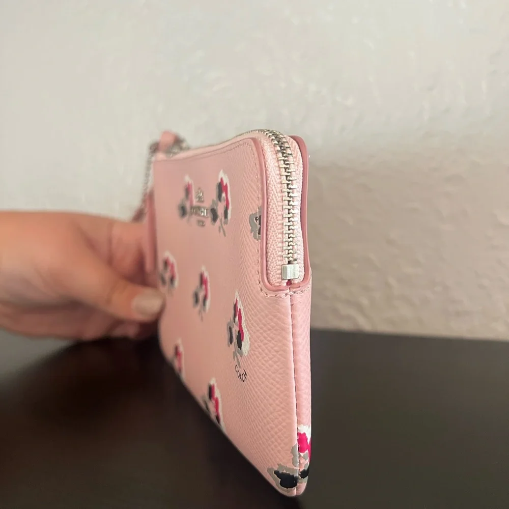 ✨NWOT - Coach Floral Corner Zip Wristlet✨ - Picture 4 of 9